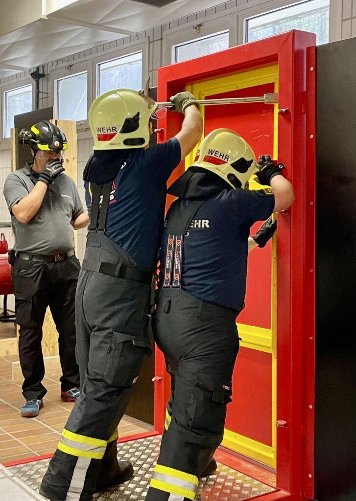 Effektive Türöffnung mit dem Halligan-Tool